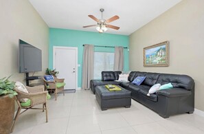 Smart TV - Coral Cave Luxury Condo! Enjoy the beach, pools, BBQs, and bay views.  (South Padre Island)