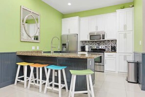 Micro-ondes, four, plaque de cuisson, lave-vaisselle