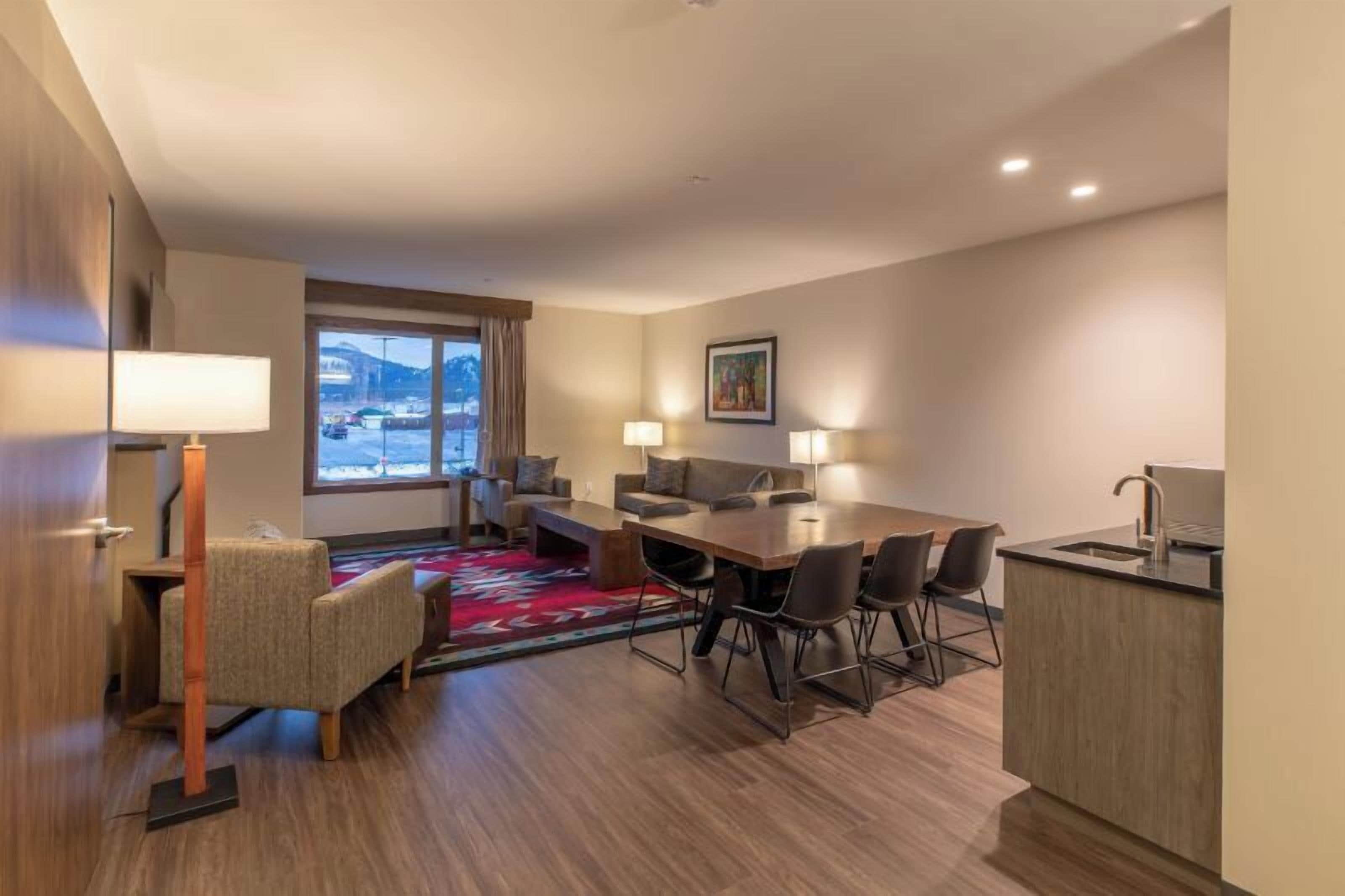 Superior Suite, Mountain View | Living area | TV