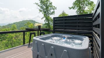 Bañera de hidromasaje al aire libre