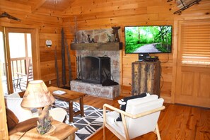 TV, fireplace - “Mystical Moose” Log Cabin (Townsend)