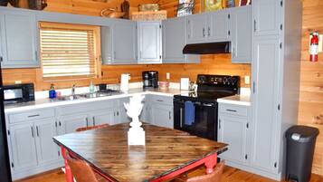 KylskÄp, mikrovÄgsugn, ugn och spishÀll