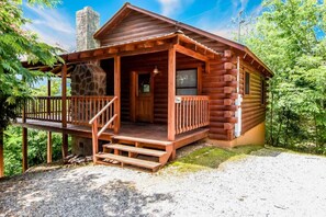 Exterior - “Elk Summit” Log Cabin* Awesome VIEWS! (Townsend)