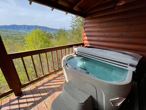 Outdoor spa tub - “Elk Summit” Log Cabin* Awesome VIEWS! (Townsend)