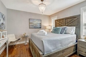 4 Schlafzimmer, Schreibtisch, Bügeleisen/Bügelbrett, Reisekinderbett