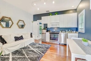 Interior - Cozy Cottage - Only 8 Minutes from The Beach in Naples!
(Naples)