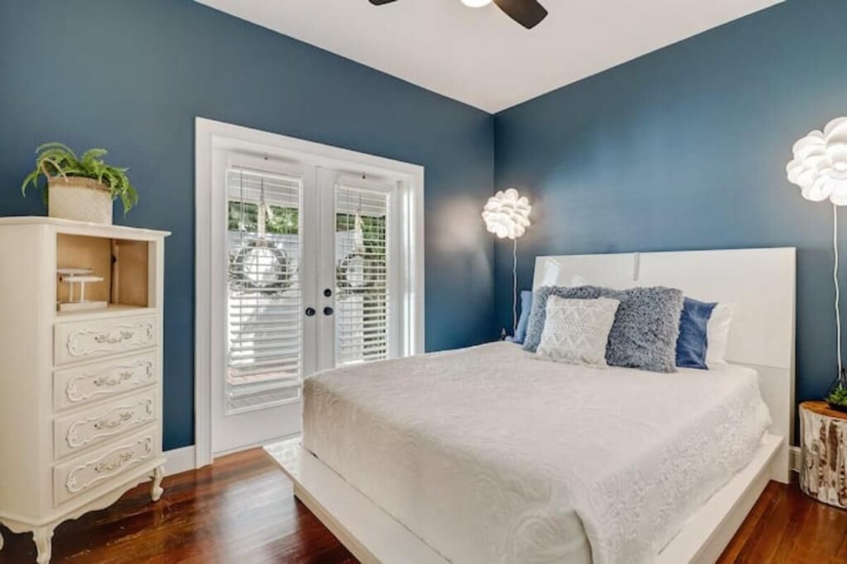 Photo 9 of Cozy Cottage - Only 8 Minutes from The Beach in Naples!