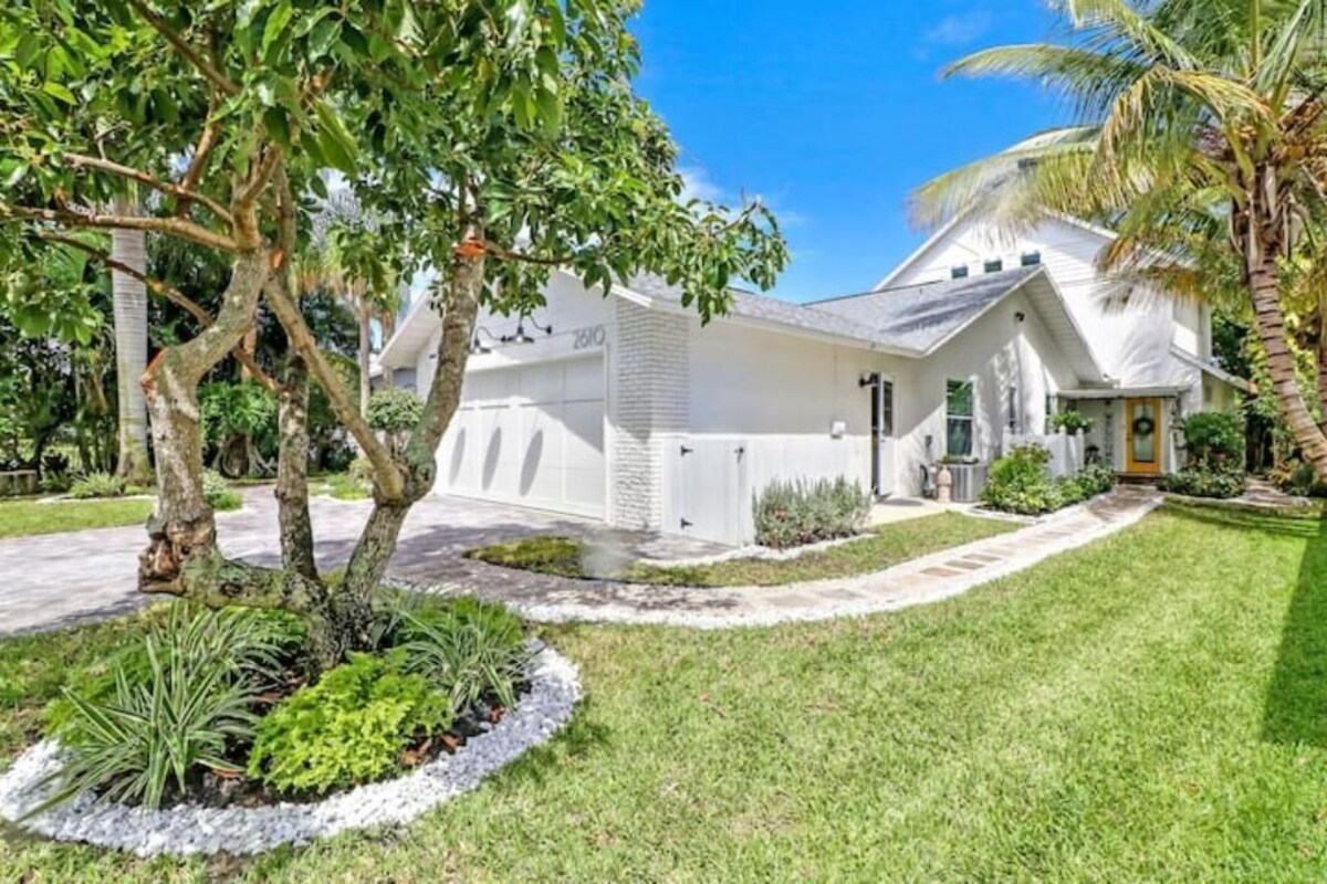 Photo 3 of Cozy Cottage - Only 8 Minutes from The Beach in Naples!