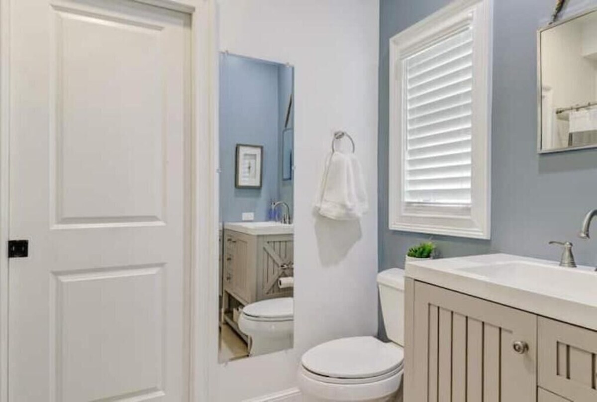 Photo 8 of Cozy Cottage - Only 8 Minutes from The Beach in Naples!