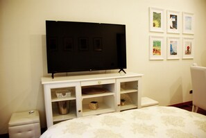 2 bedrooms, iron/ironing board, travel cot, free WiFi