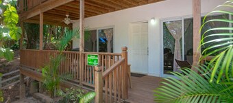 Jungle Beach House, Hidden in the Jungle, Yet Just a 6 Minute Walk to The Beach!