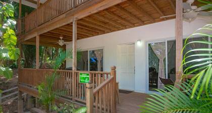 Jungle Beach House, Hidden in the Jungle, Yet Just a 6 Minute Walk to The Beach!