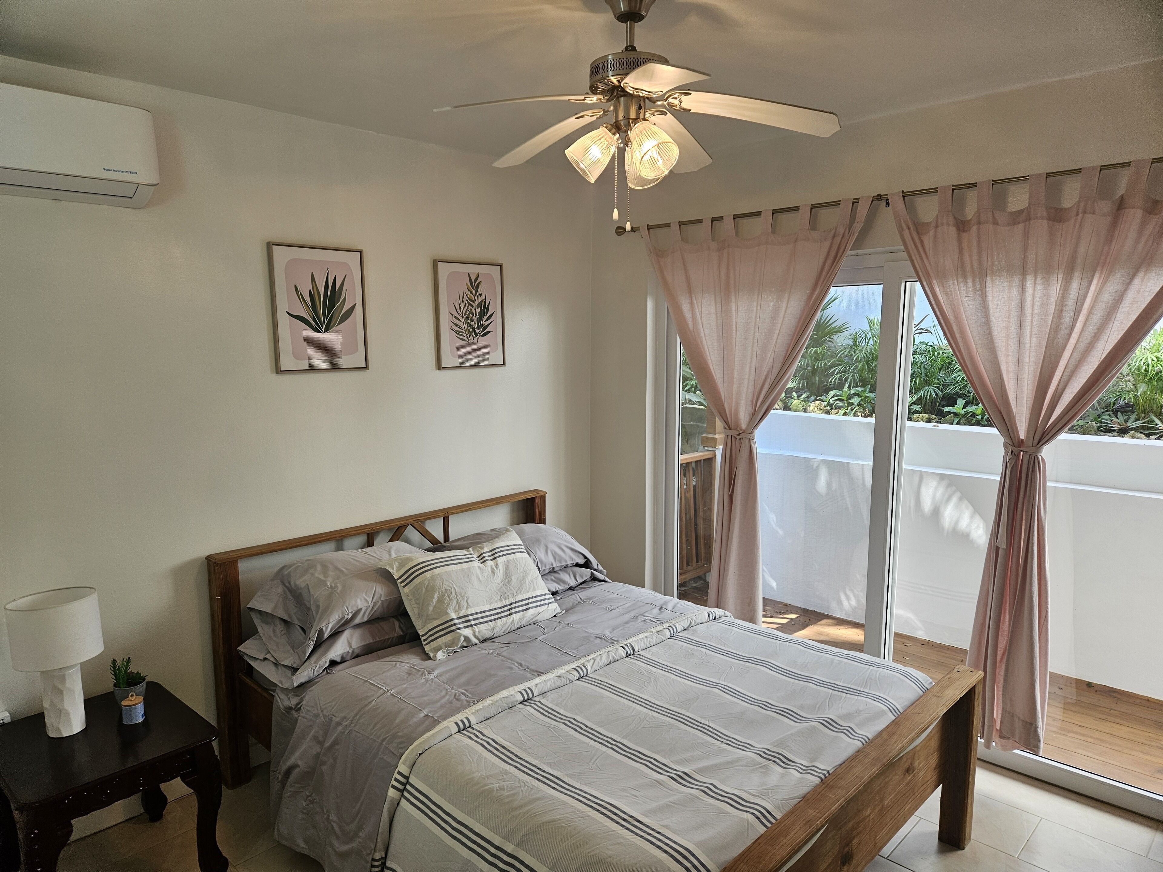 2 間睡房、房內夾萬、熨斗/熨衫板、可攜式嬰兒床