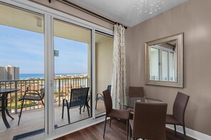 Dining - Ariel Dunes II 805 (Miramar Beach)