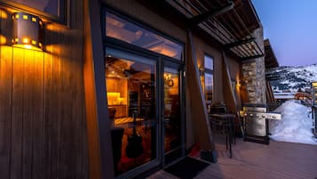 Luxury Condo | Terrace/patio