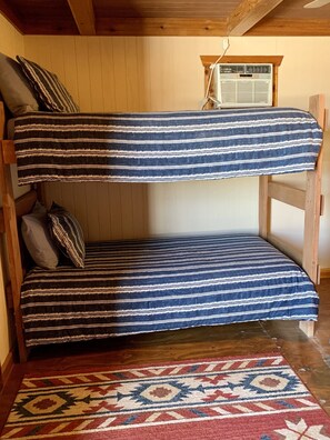 1 bedroom, bed sheets