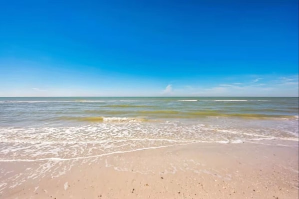 Beach nearby - Walk to the beach | Sleeps 6 (Clearwater)