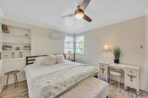 2 slaapkamers, een bureau, een strijkplank/strijkijzer, wifi