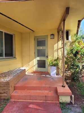 Exterior detail - Studio Apt Near Down Town! (St. Petersburg)