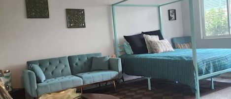 1 makuuhuone, työpöytä, silitysrauta/-lauta, Wi-Fi