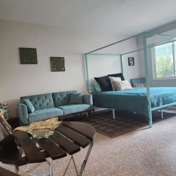 1 bedroom, desk, iron/ironing board, WiFi