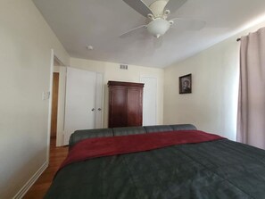 1 bedroom, desk, iron/ironing board, WiFi