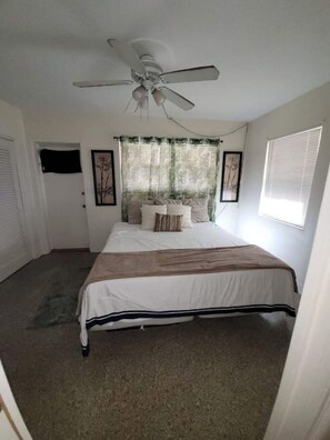 1 habitación, escritorio, tabla de planchar con plancha y wifi