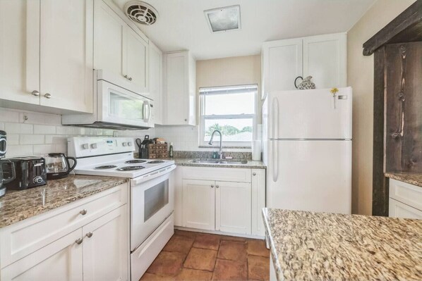 Fridge, microwave, oven, stovetop - 2BR Apt at Crescent Lake! (St. Petersburg)
