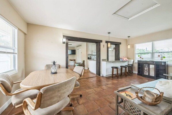 Dining - 2BR Apt at Crescent Lake! (St. Petersburg)