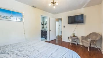 2 habitaciones, escritorio, tabla de planchar con plancha y wifi