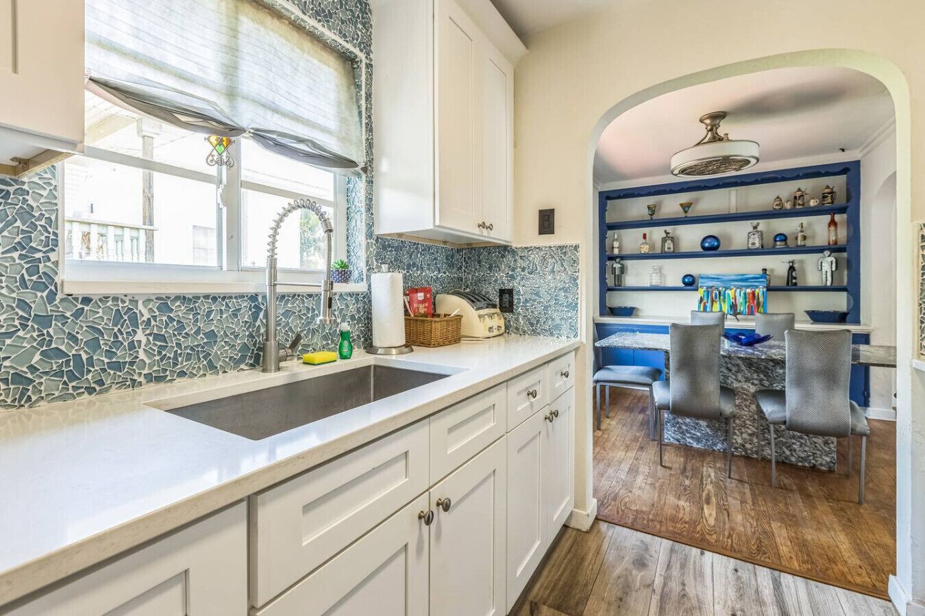 Fridge, microwave, oven, coffee/tea maker