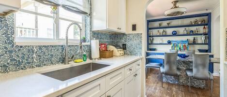 Fridge, microwave, oven, coffee/tea maker