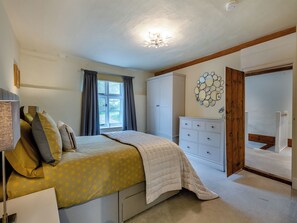 4 bedrooms, free WiFi, bed sheets