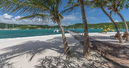 Mount Hartman Bay Estate Private Resort