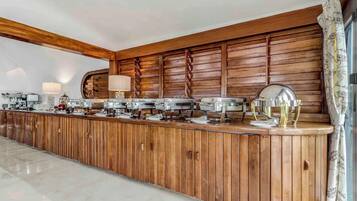 Free daily buffet breakfast