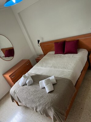 2 bedrooms, iron/ironing board, travel crib, free WiFi