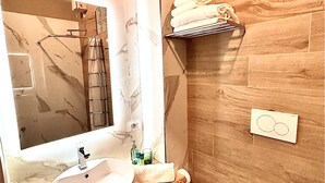 Unclassified image, 3 of 12, button - 1 Double Room in an Apartment in the Feria Neighborhood, 10 Minutes from Downtown (Verona)