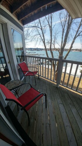 Snug Harbor Inn - Studio Suite 201 & 204