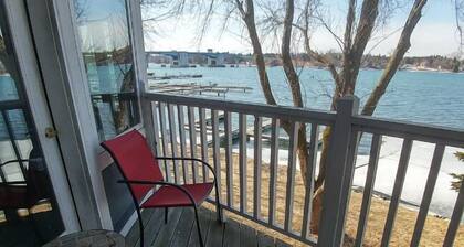 Snug Harbor Inn - Studio Suite 201 & 204