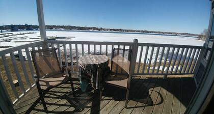 Snug Harbor Inn - Studio Suite 201 & 204