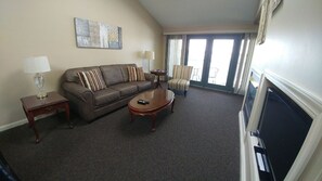 TV, fireplace - Snug Harbor Inn - Suite 202 & 203 (Sturgeon Bay)