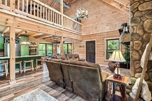 Smart TV, fireplace - Sweet November Cabin~Indoor Pool,Fireplaces,Hot Tub,Copper Tubs,EV Charger,Porch (Sevierville)