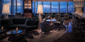 Sarapan, makan tengah hari dan makan malam dihidangkan