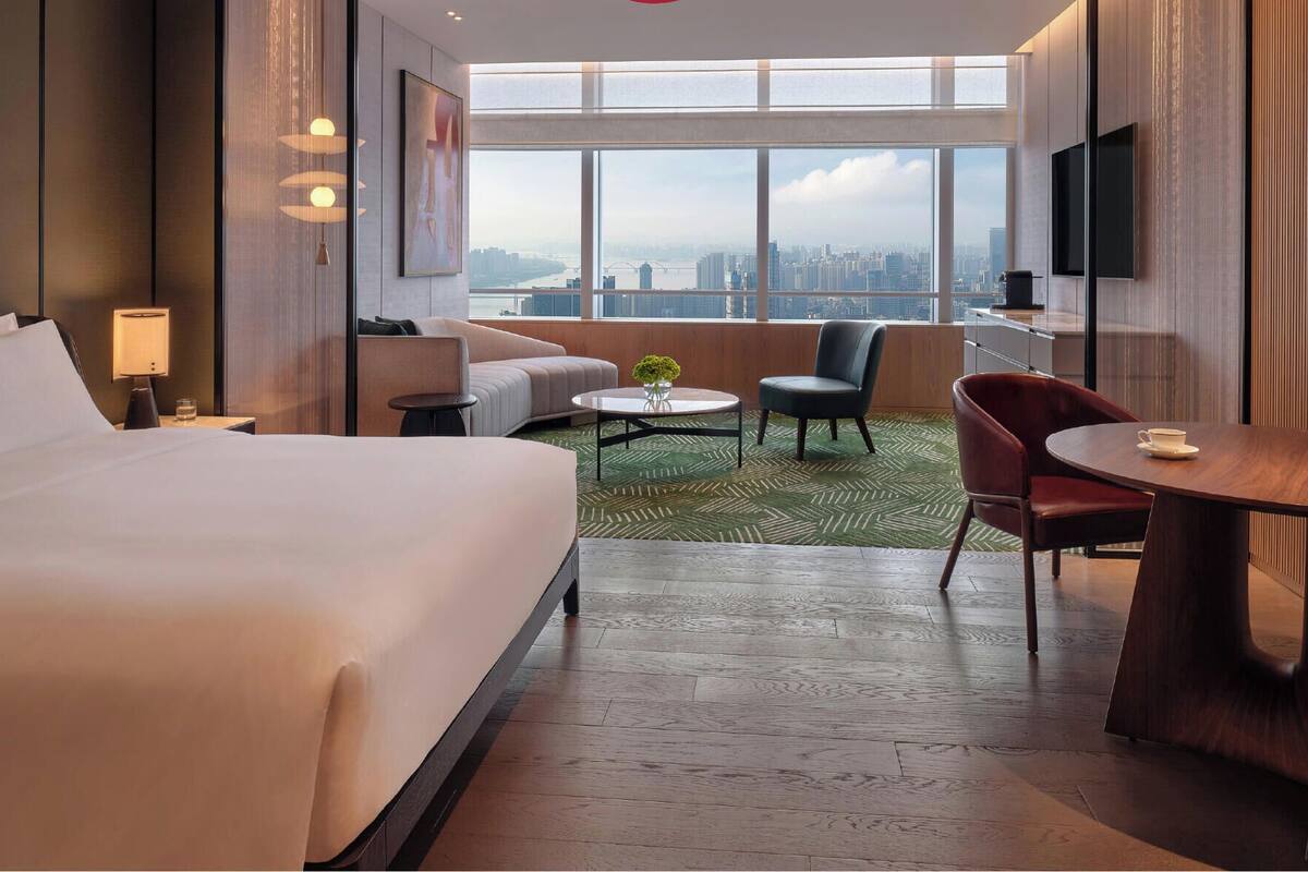 Habitación Deluxe, 1 cama de matrimonio grande, vistas al río | Ropa de cama de alta calidad y edredones de plumas