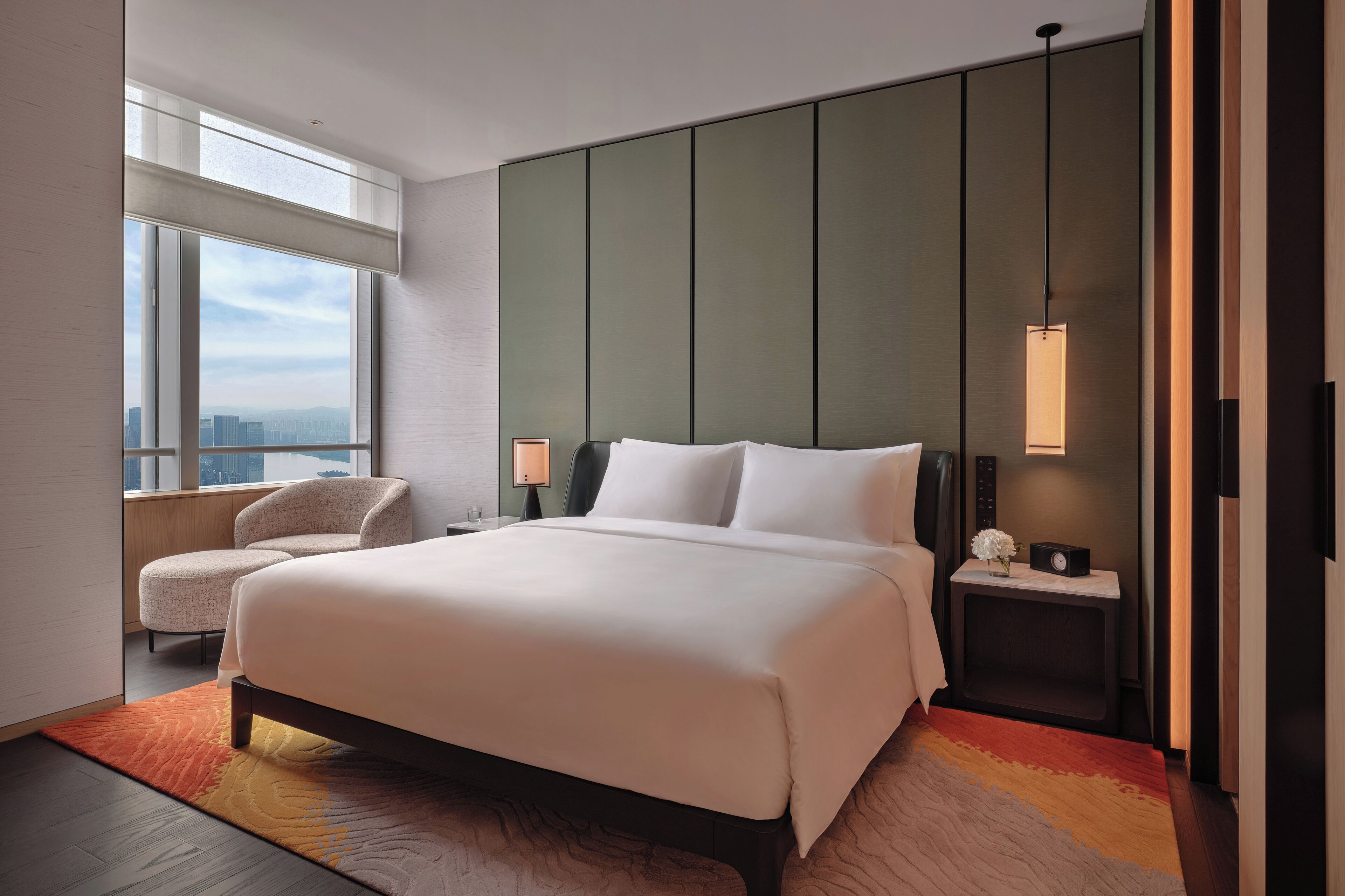 江景套房 | 高档床上用品、羽绒被、Select Comfort 床、客房内保险箱