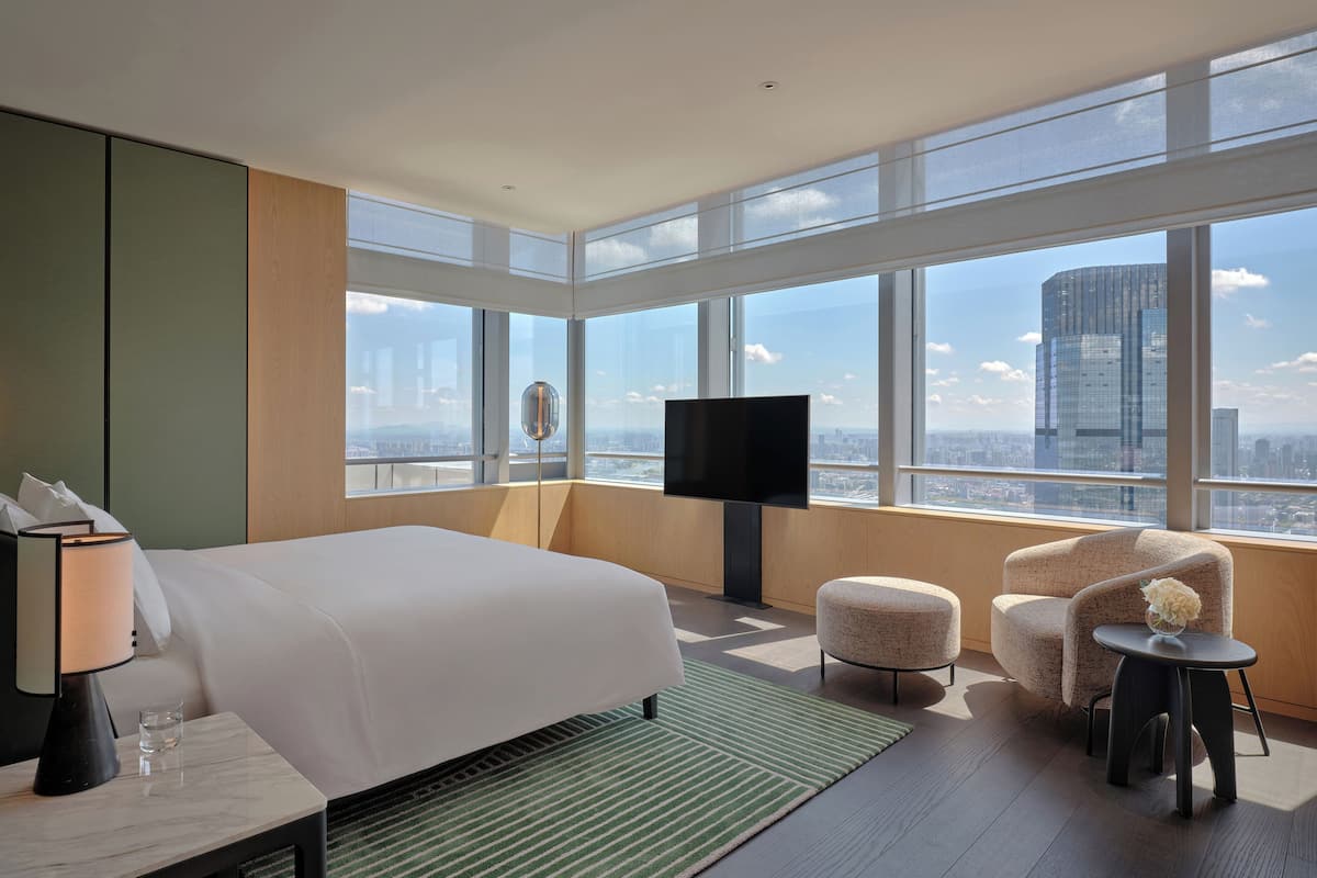 Executive studio suite | Luxe beddengoed, donzen dekbedden, Select Comfort-bedden