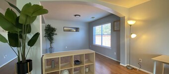 Entire house, near Bellaire, easy access to major highways.