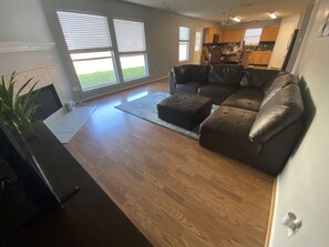 Living area - Entire house, near Bellaire, easy access to major highways. (Houston)