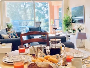 Dining - Beautifully presented 2 bedrooms apartment with a pool and garden view. (Paphos)