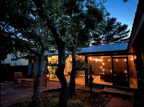 Terrace/patio - Enjoy art and relaxation in this hilltop home (Cedar Key)